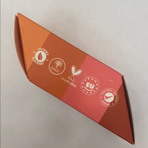 NEW NEVER TOUCHED The Original Makeup Eraser - Picture 3 of 4